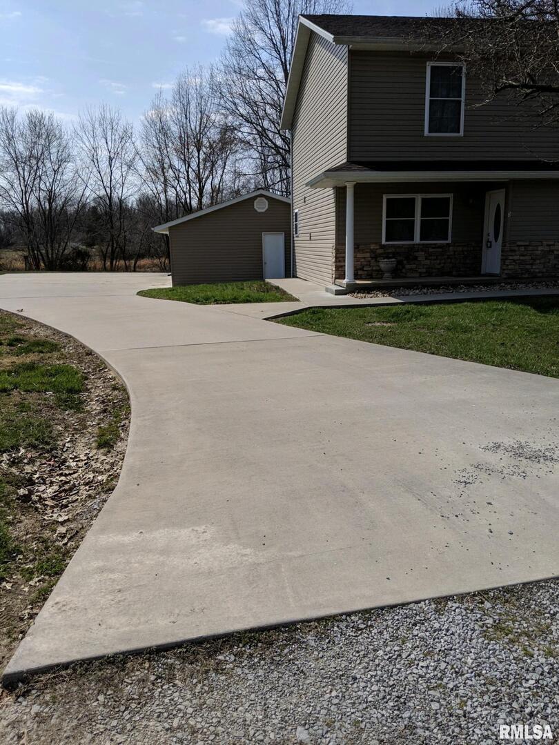 34 VILLAGE Drive #1, Carbondale, IL