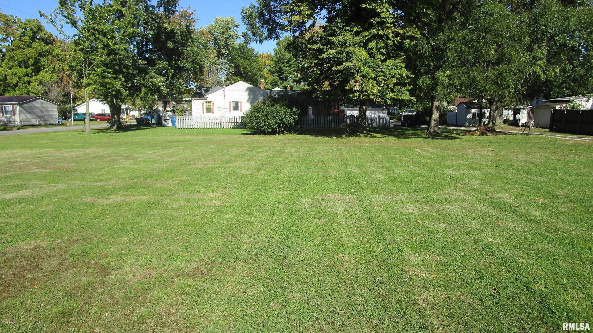 905 E NORTH Avenue, Flora, IL