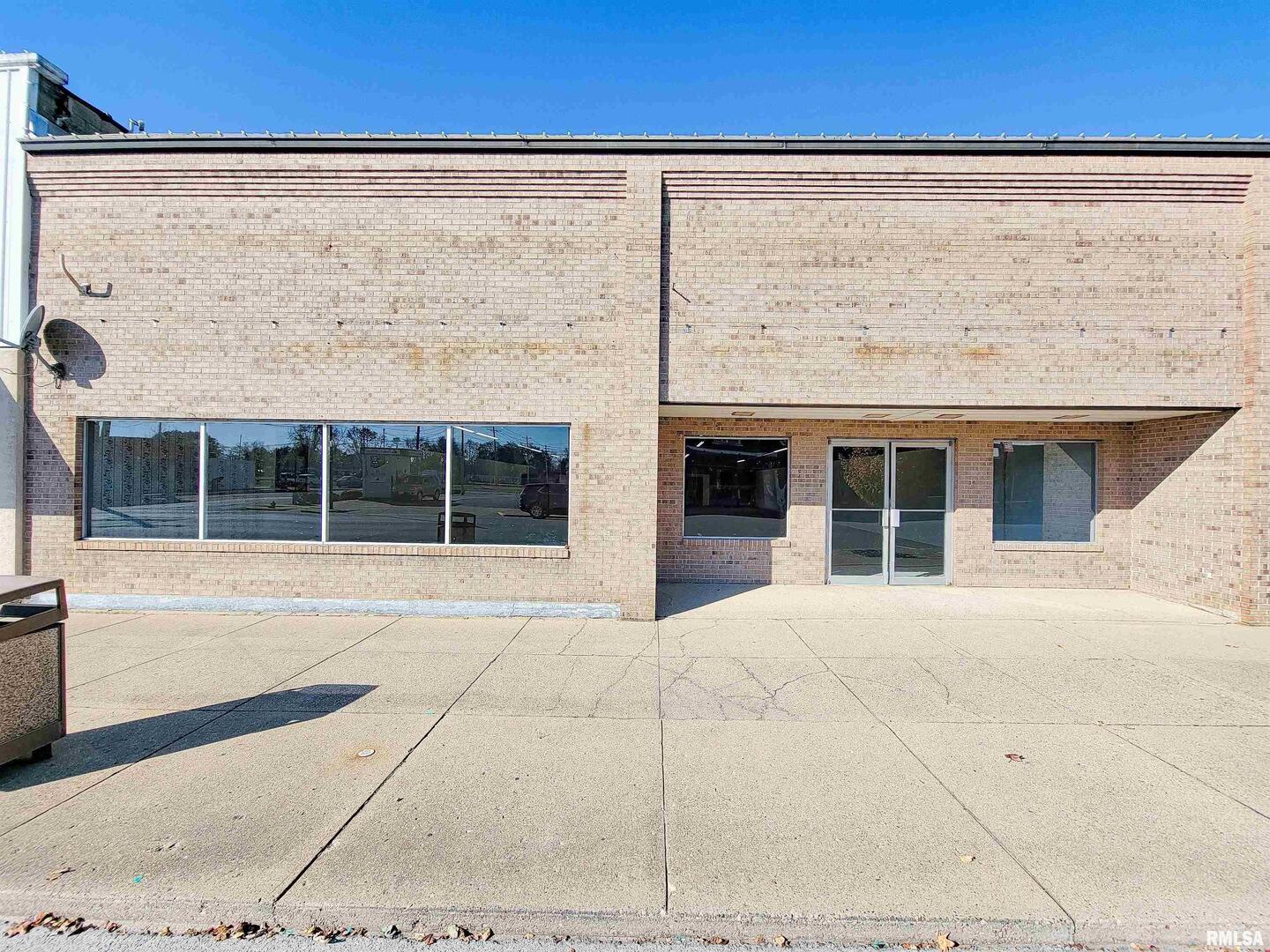 128 W NORTH Avenue, Flora, IL