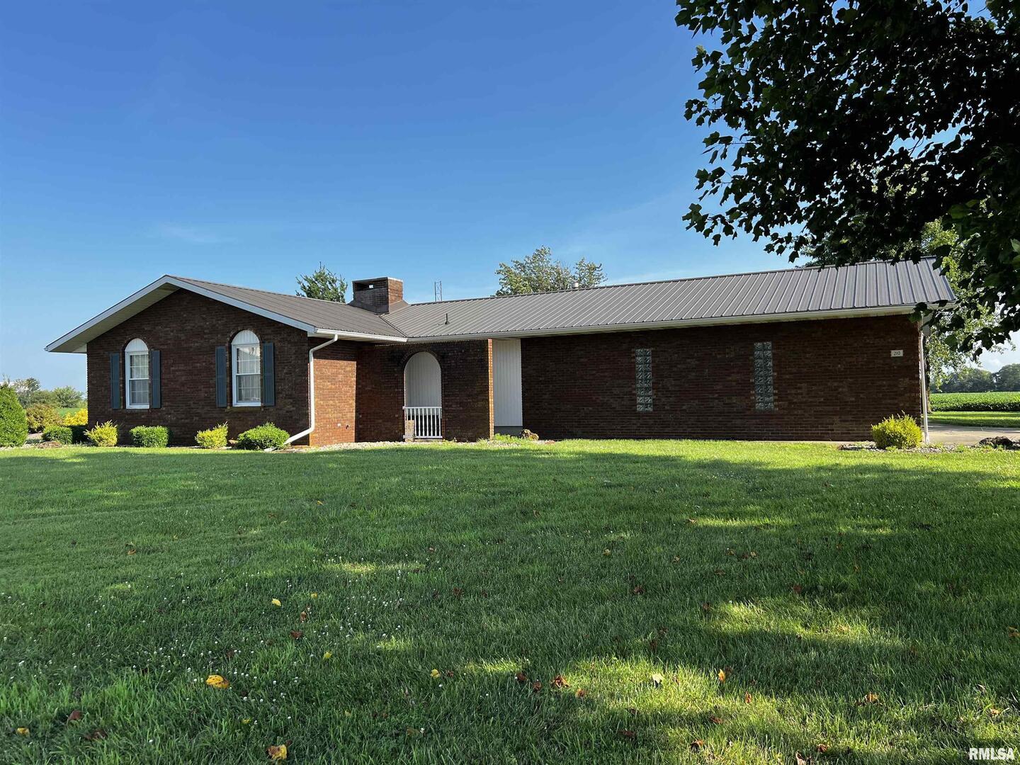 210 W 5TH Street, St Peter, IL