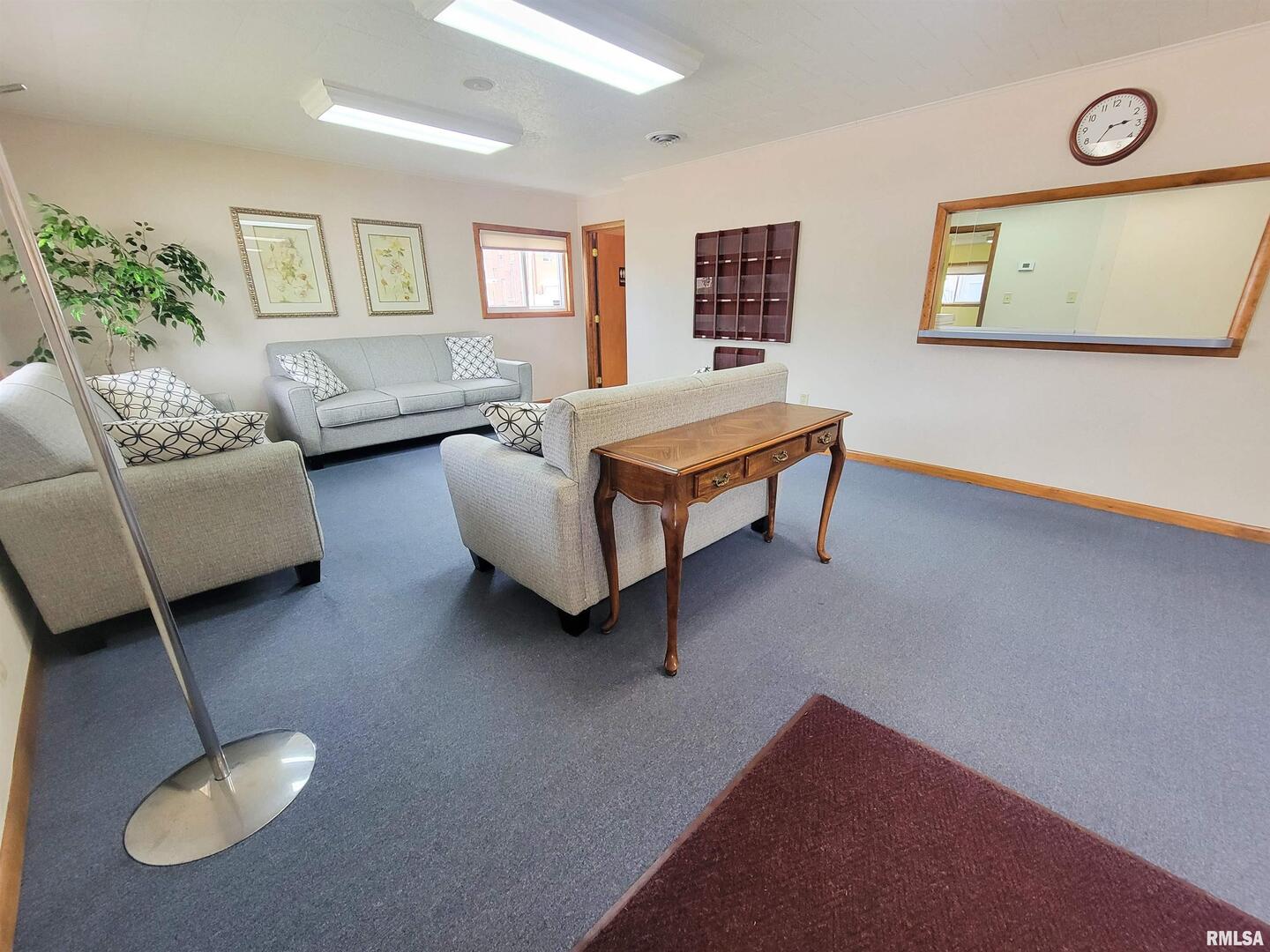 119 W 2ND Street, Flora, IL