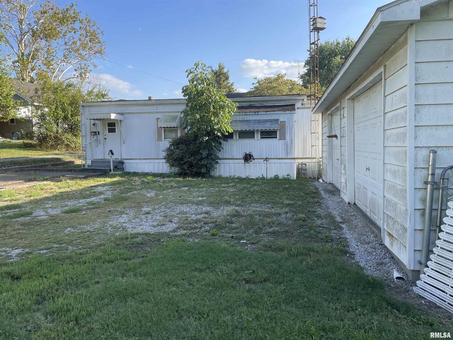 312 E RANDOLPH Street, Mcleansboro, IL