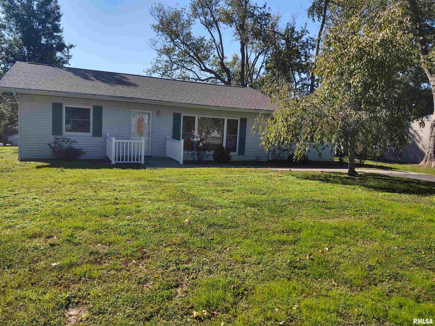 901 LOCUST Street, Vienna, IL