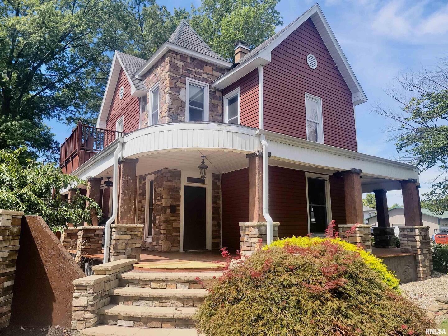 521 N LOCUST Street, Flora, IL