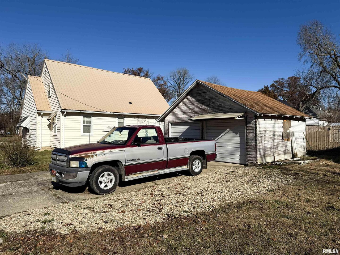 601 E LAFAYETTE Street, Olney, IL