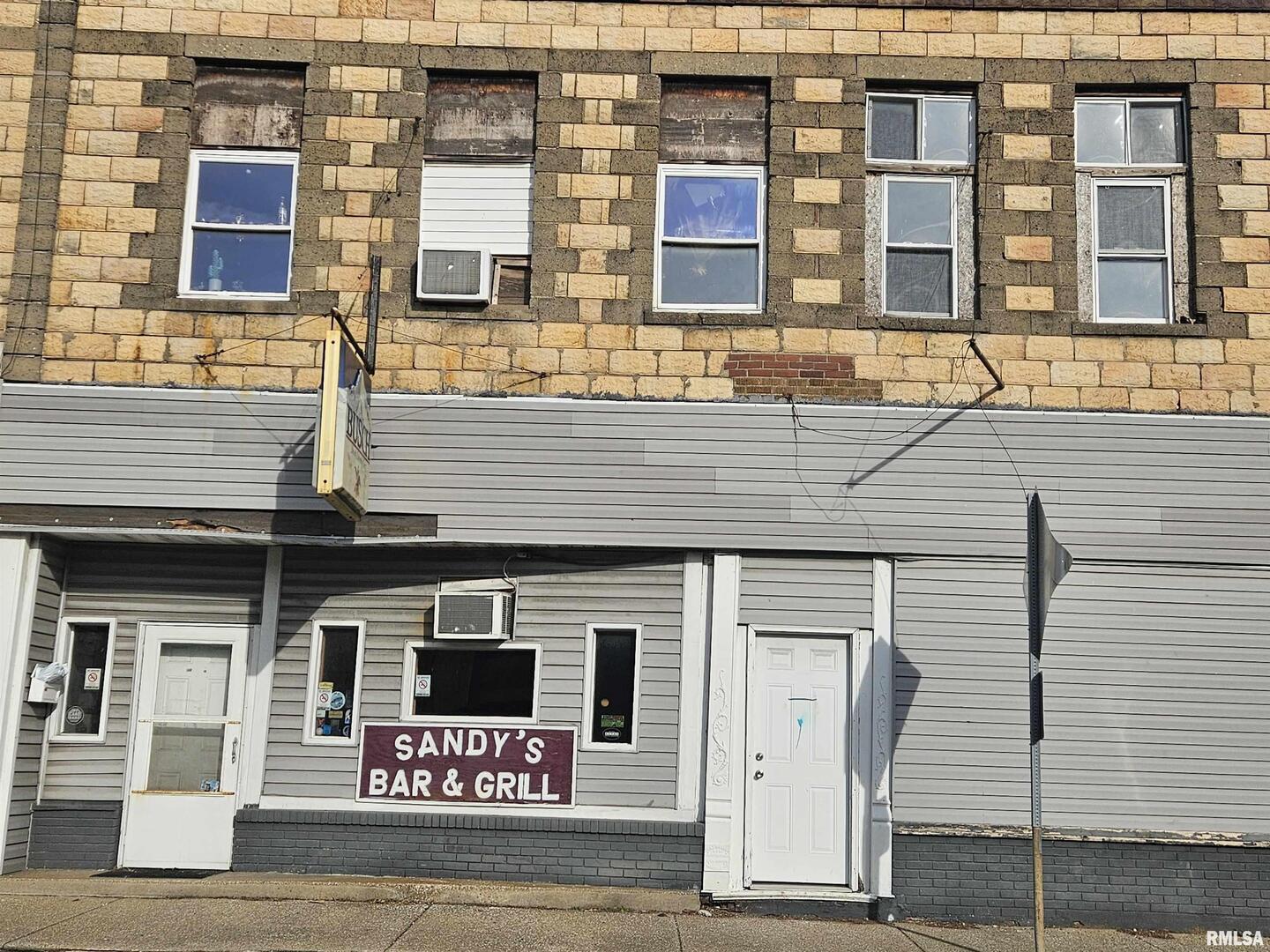 109 E MAIN Street, Benton, IL