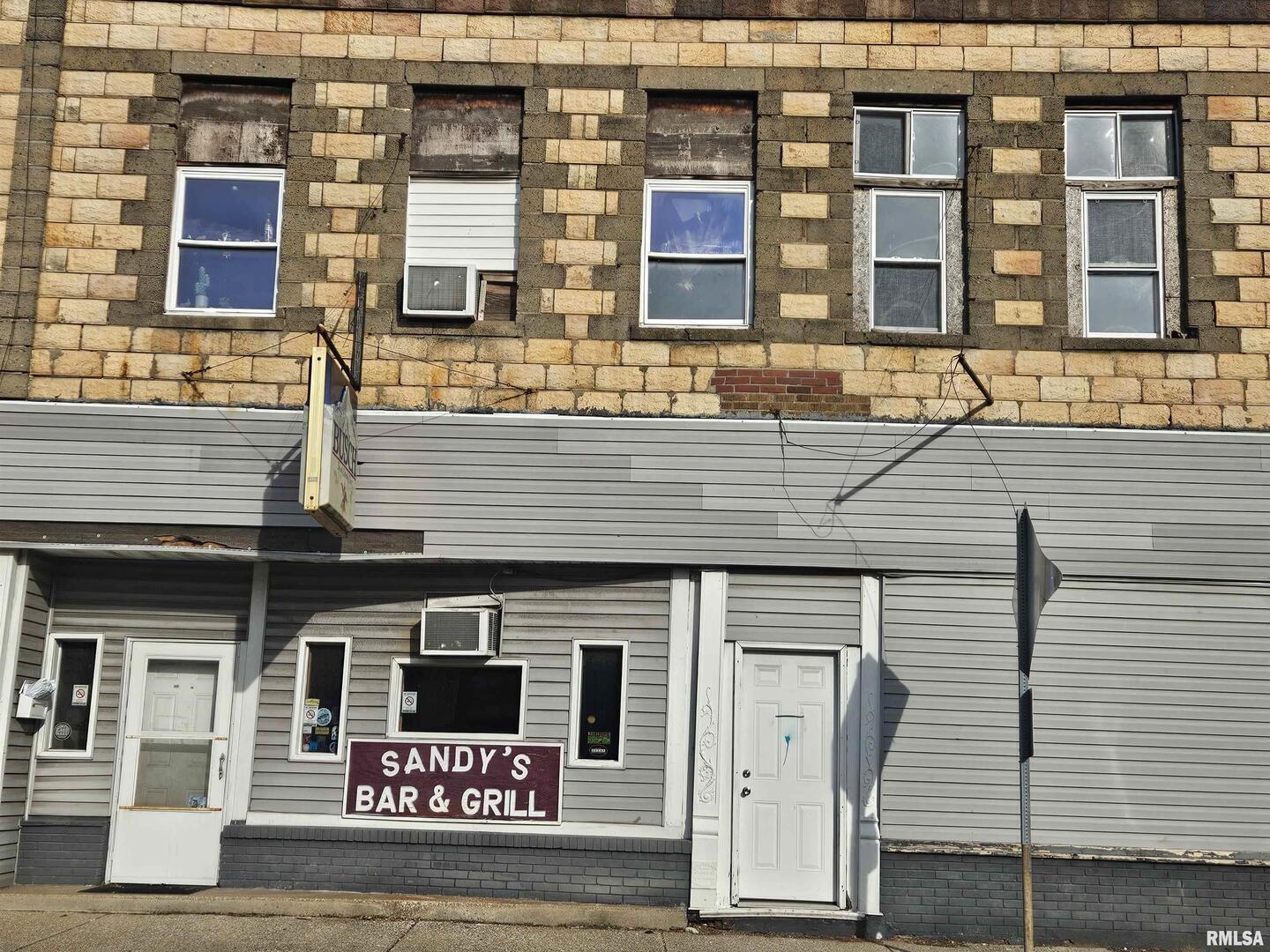 109 E MAIN Street, Benton, IL