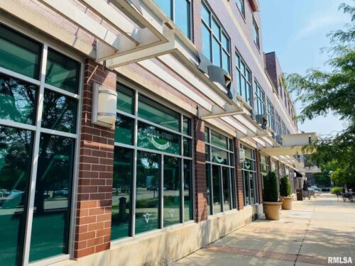 1601 RIVER Drive #100, Moline, IL