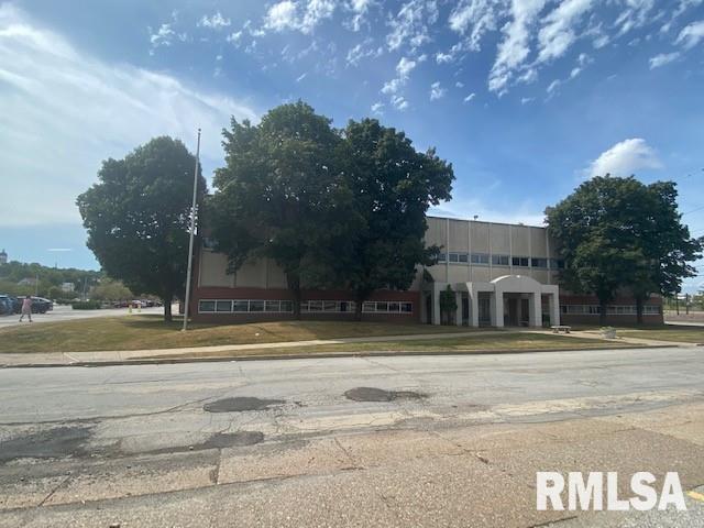 500 42ND Street #3, Rock Island, IL