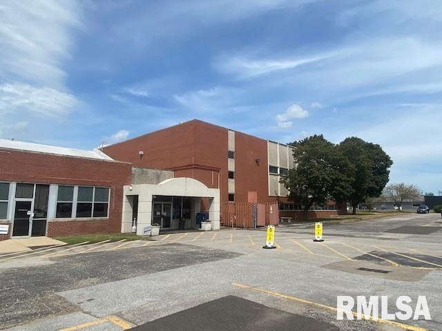 500 42ND Street #3, Rock Island, IL
