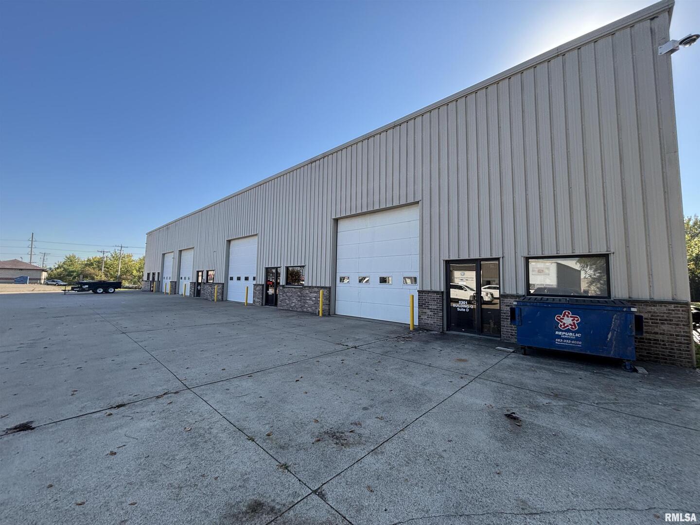 2301 MANUFACTURING Drive, Clinton, IA