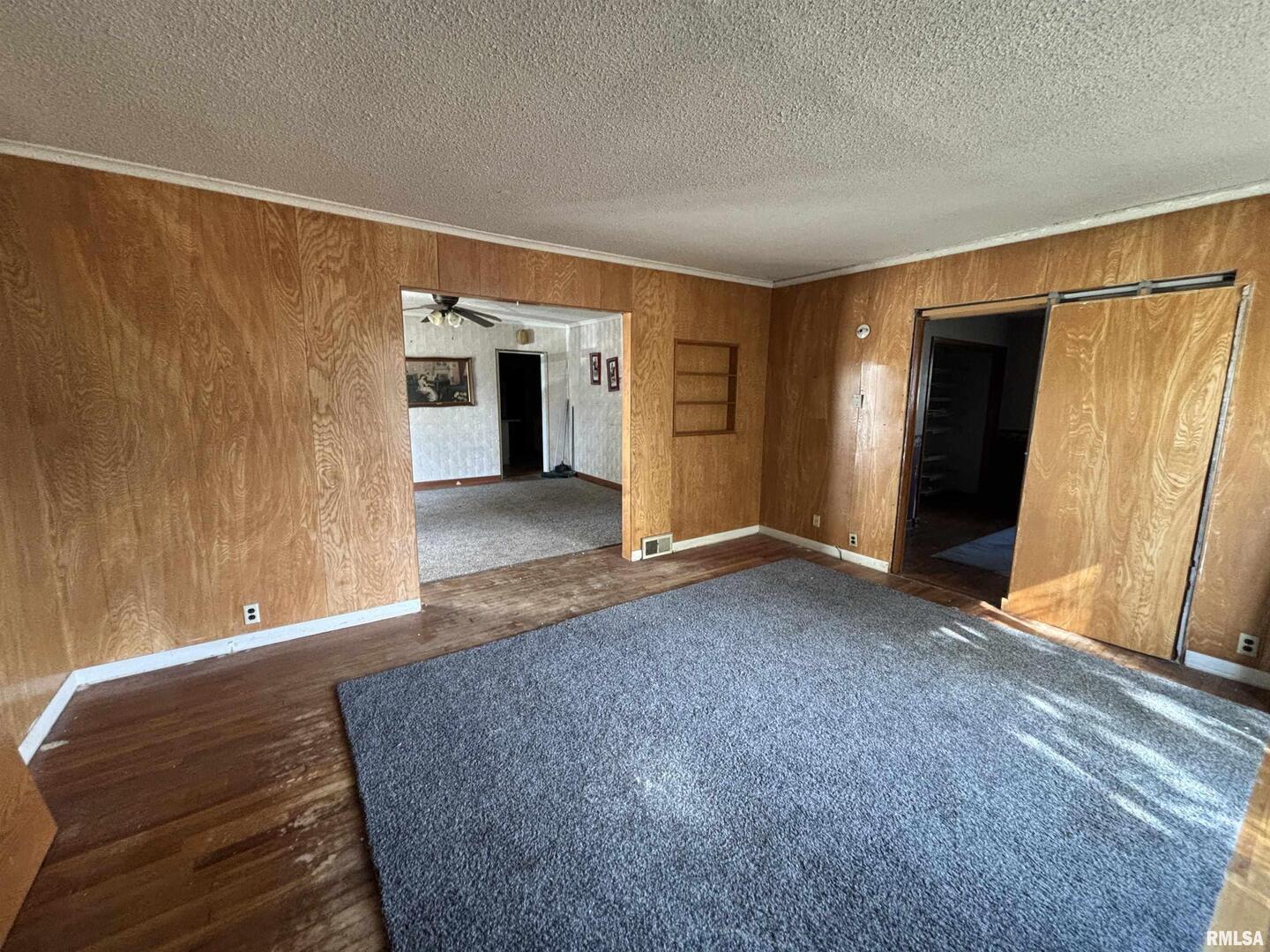 560 S 4TH Avenue, Clinton, IA