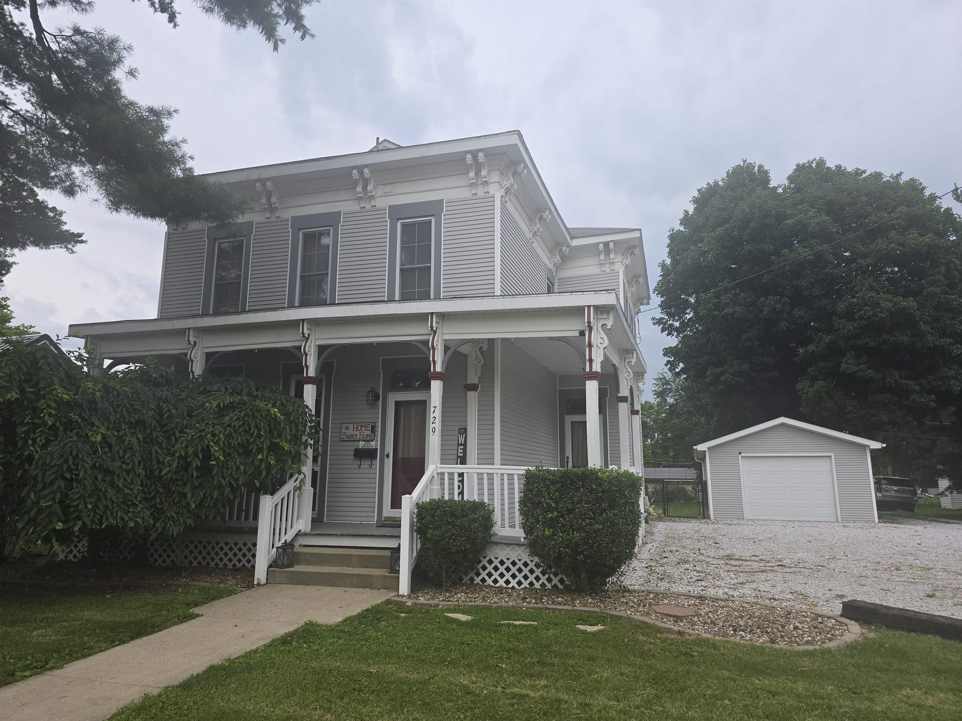 729 Locust Street, Carthage, IL