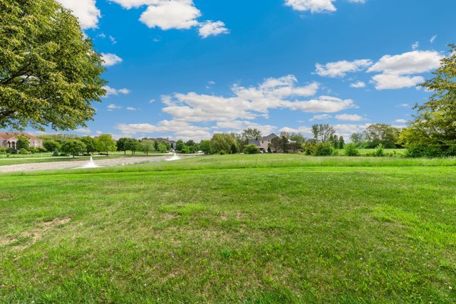 8 Falcon Lakes Drive, South Barrington, IL