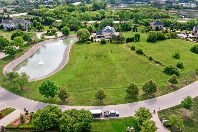 8 Falcon Lakes Drive, South Barrington, IL