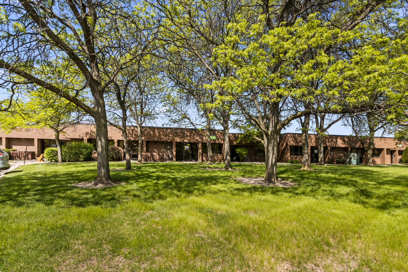 100 Hillcrest Boulevard, Schaumburg, IL