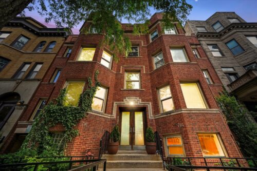 716 W Barry Avenue #3, Chicago, IL