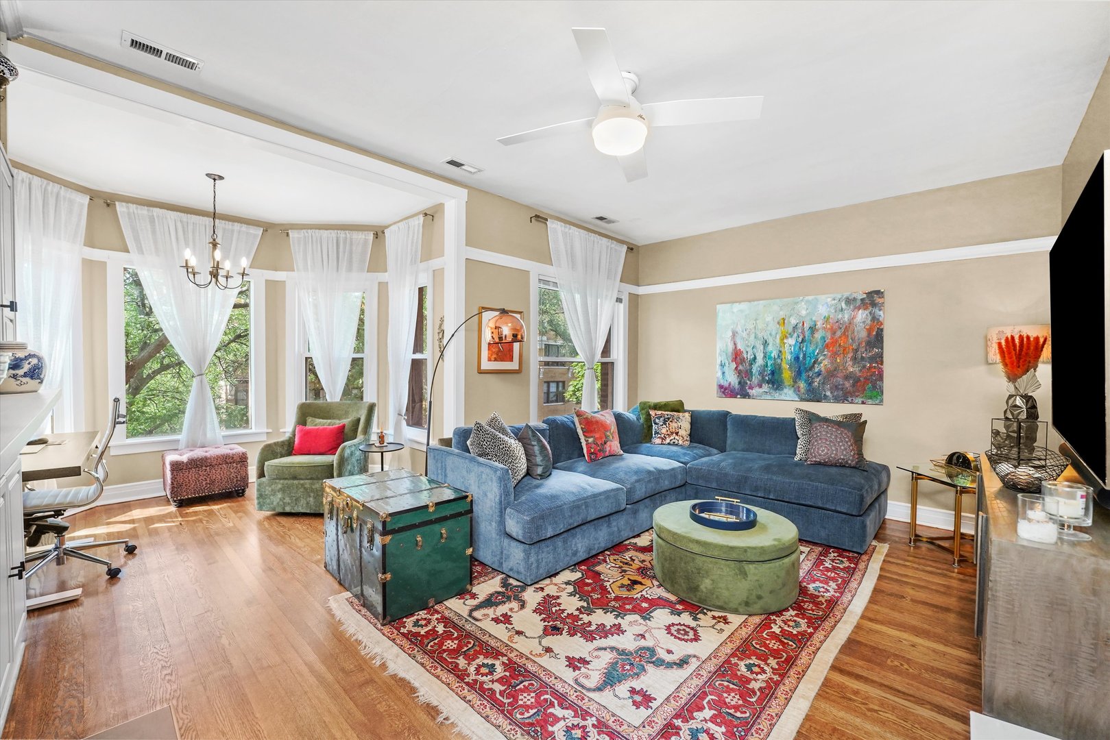 716 W Barry Avenue #3, Chicago, IL