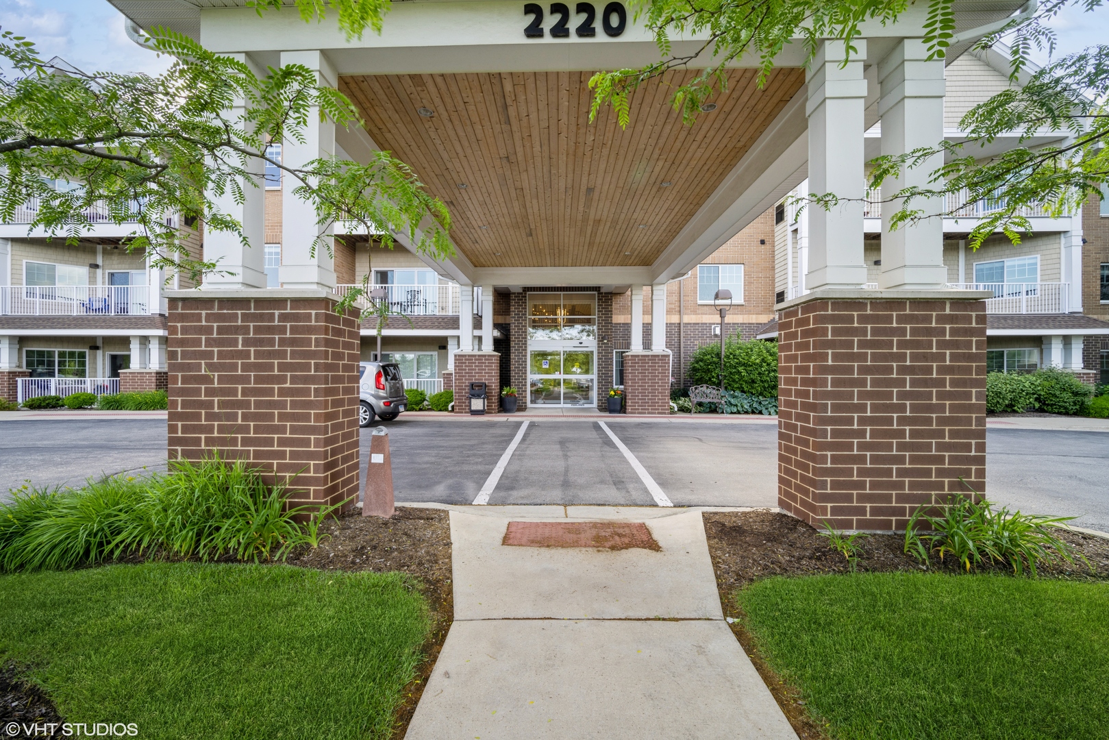 2220 Founders Drive #119, Northbrook, IL