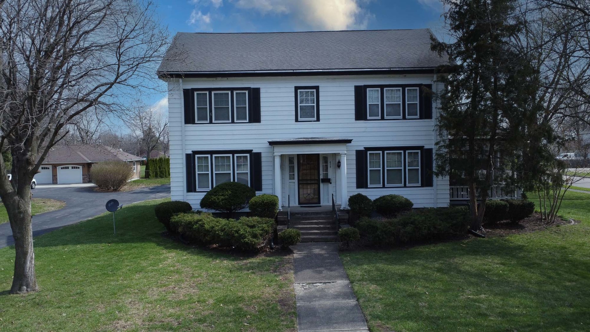454 S 5th Street, Watseka, IL
