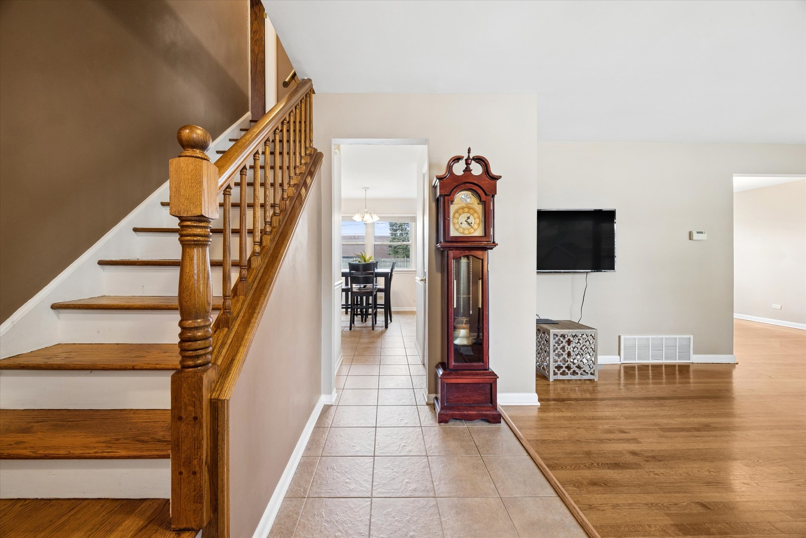 919 E Ironwood Drive, Mount Prospect, IL
