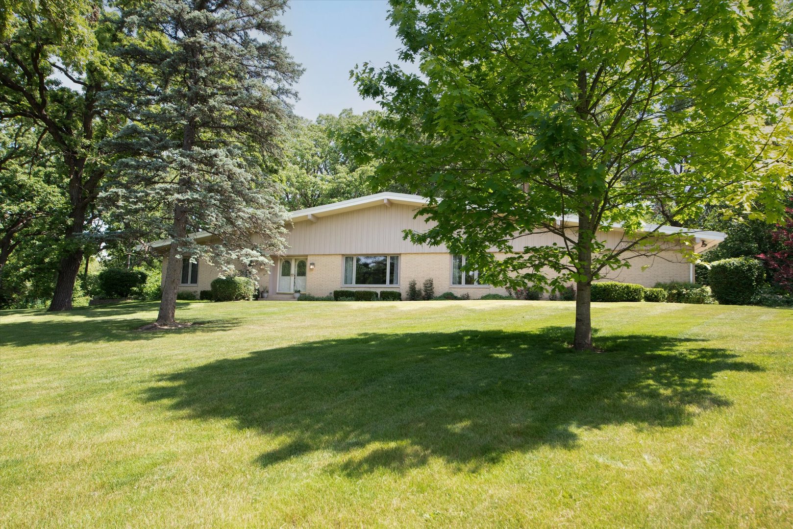 1196 Nottingham Lane, Elgin, IL