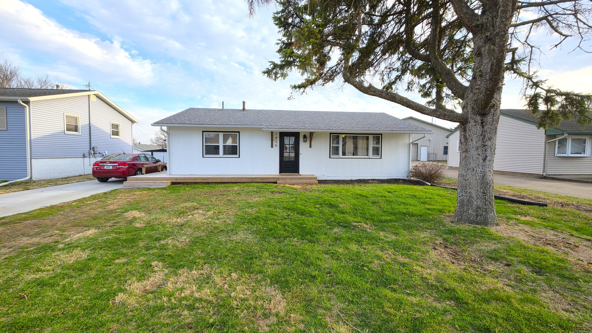 1426 Davenport Street, Leclaire, IA