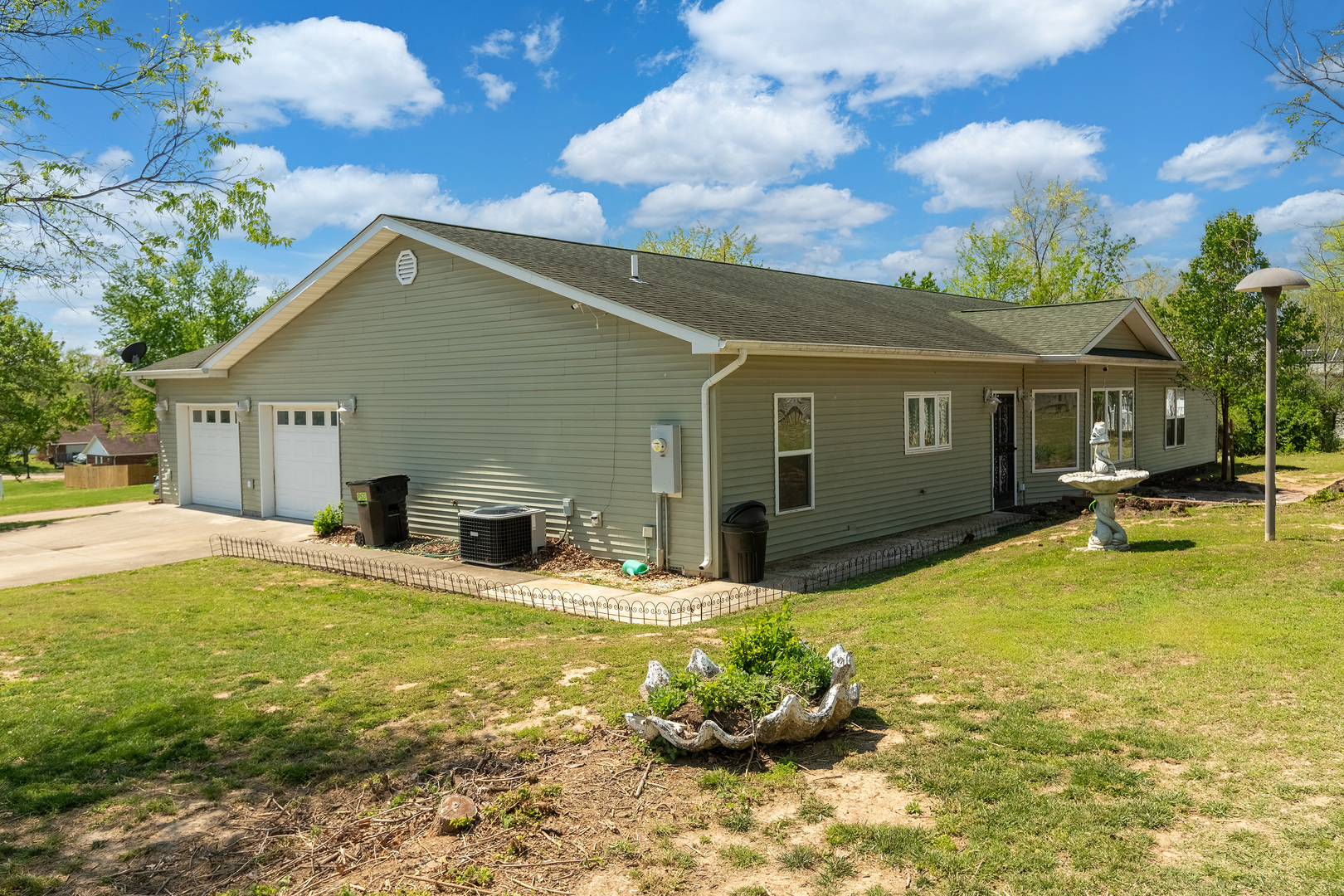 10 Peachtree Place, Harrisburg, IL