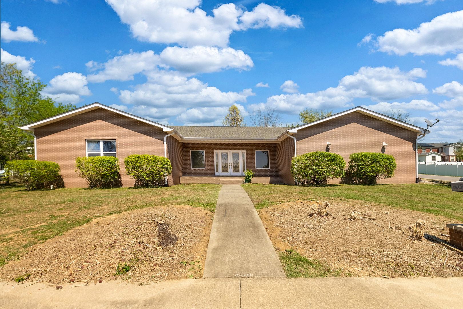 10 Peachtree Place, Harrisburg, IL
