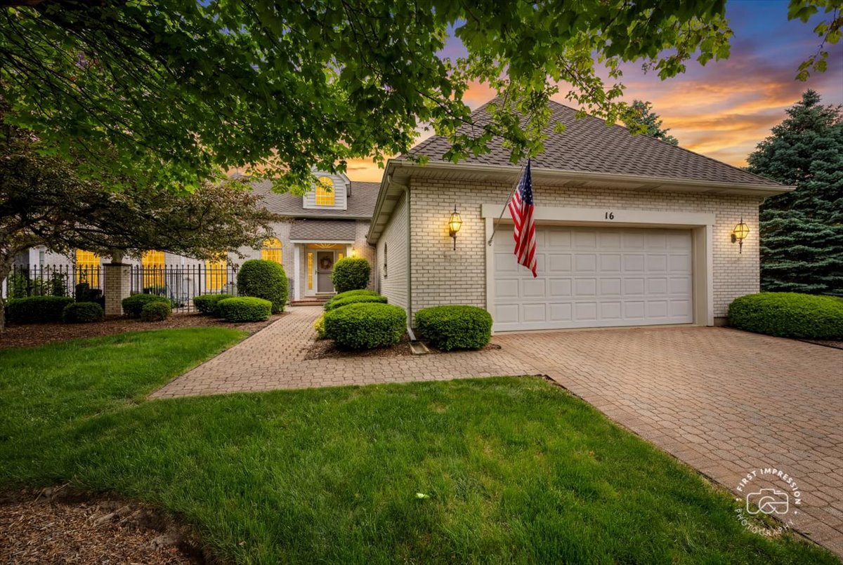 16 Glengarry Lane #16, Sugar Grove, IL