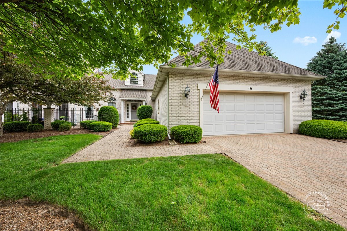 16 Glengarry Lane #16, Sugar Grove, IL