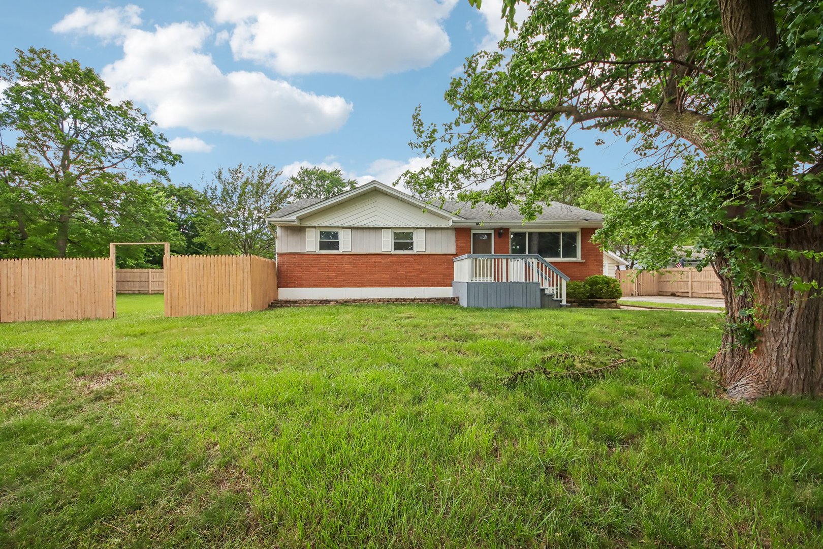 18120 W Big Oaks Road, Grayslake, IL