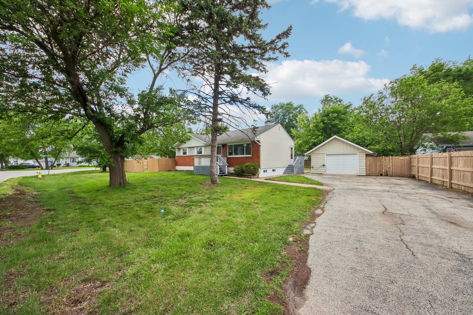 18120 W Big Oaks Road, Grayslake, IL