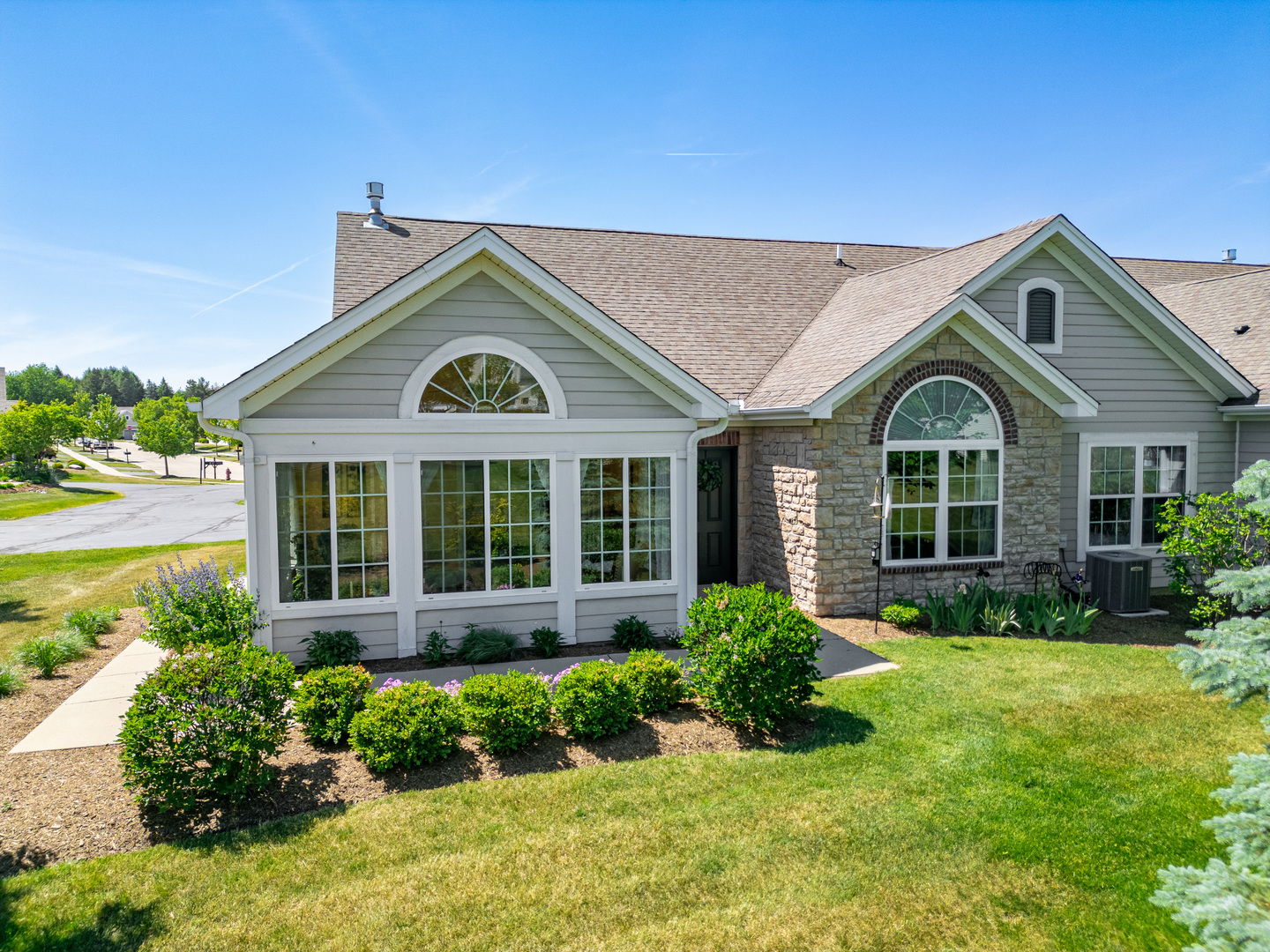 638 Handel Lane, Woodstock, IL