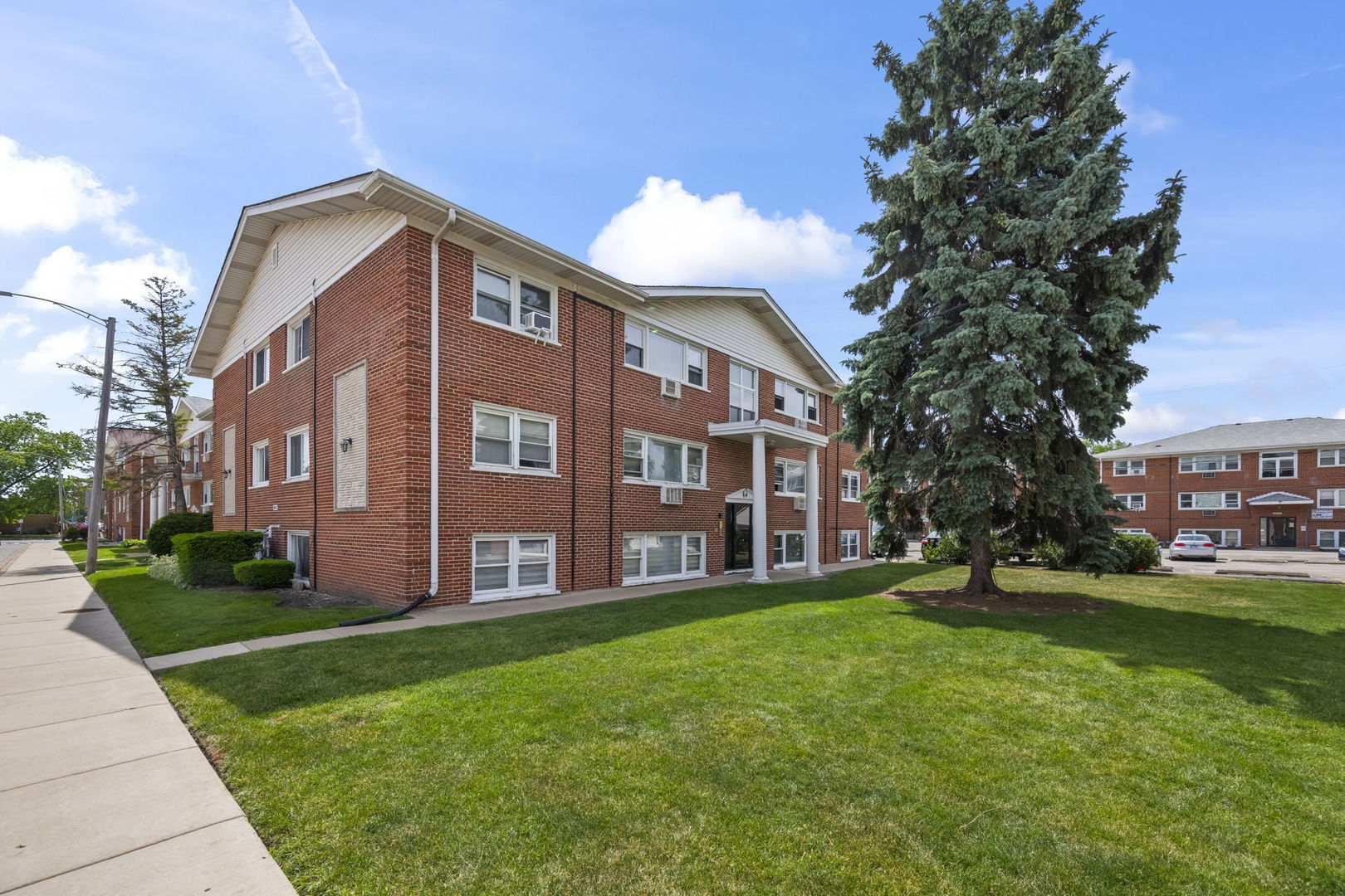 10121 Hartford Court #1B, Schiller Park, IL