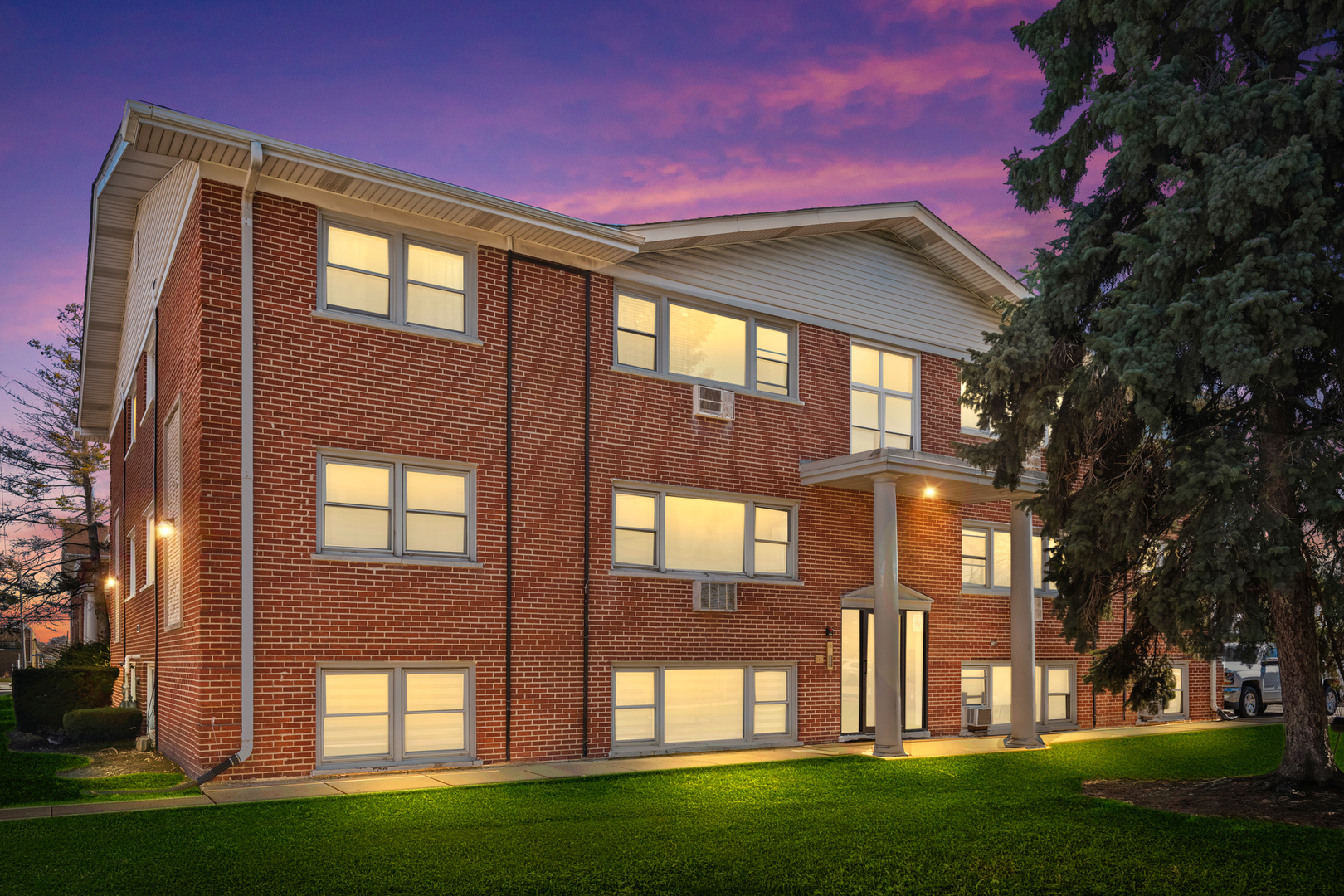 10121 Hartford Court #1B, Schiller Park, IL