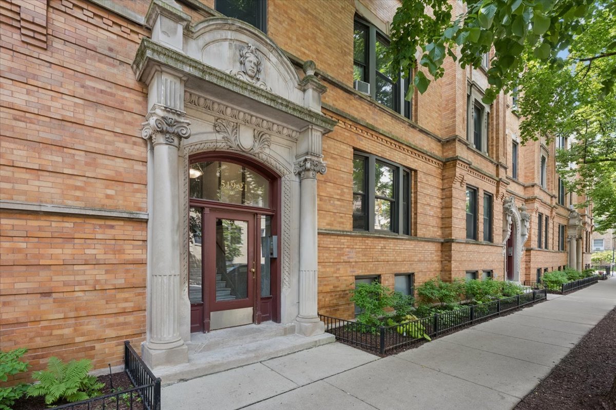 521 W Surf Street #3, Chicago, IL