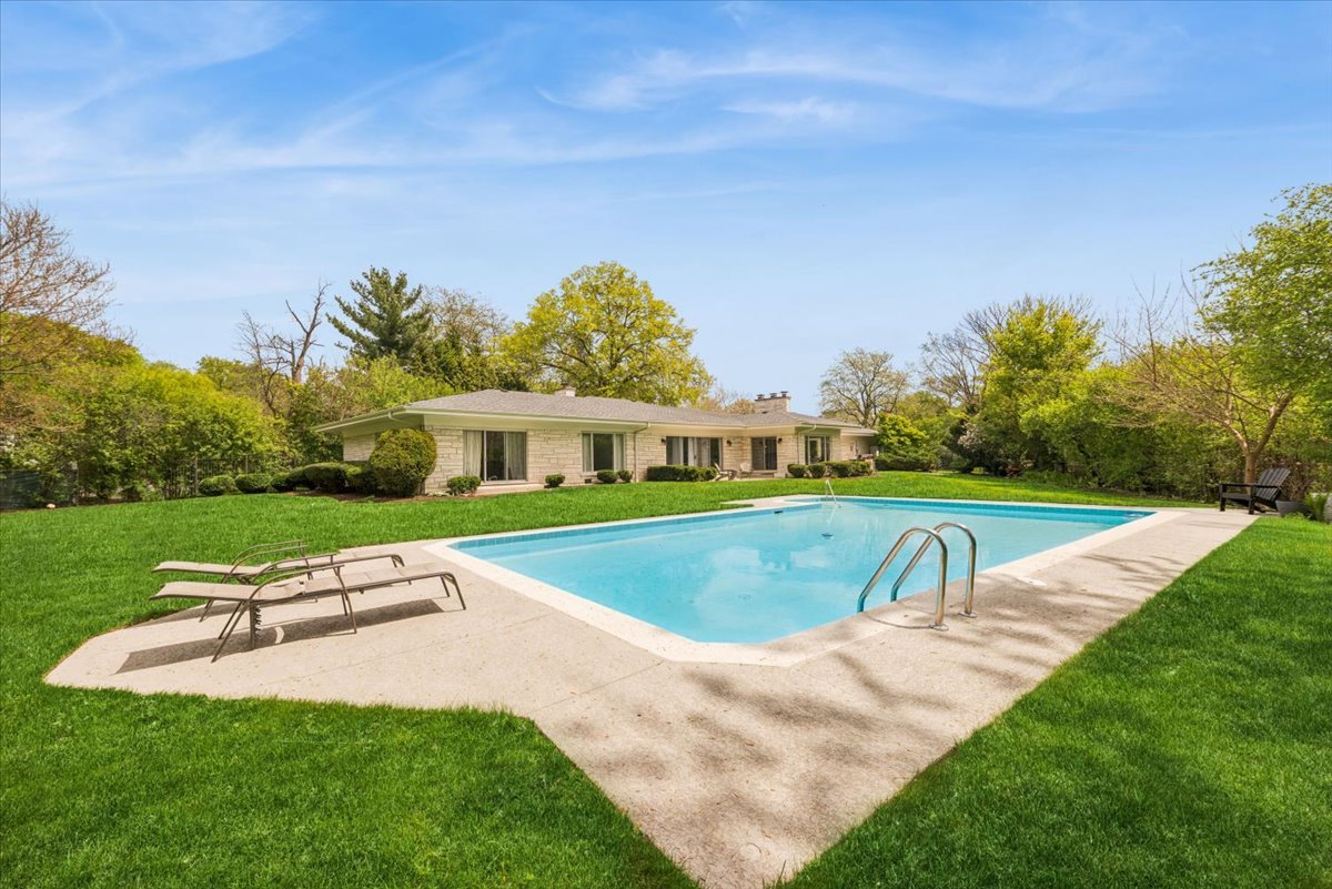 14 Winfield Circle, Northfield, IL