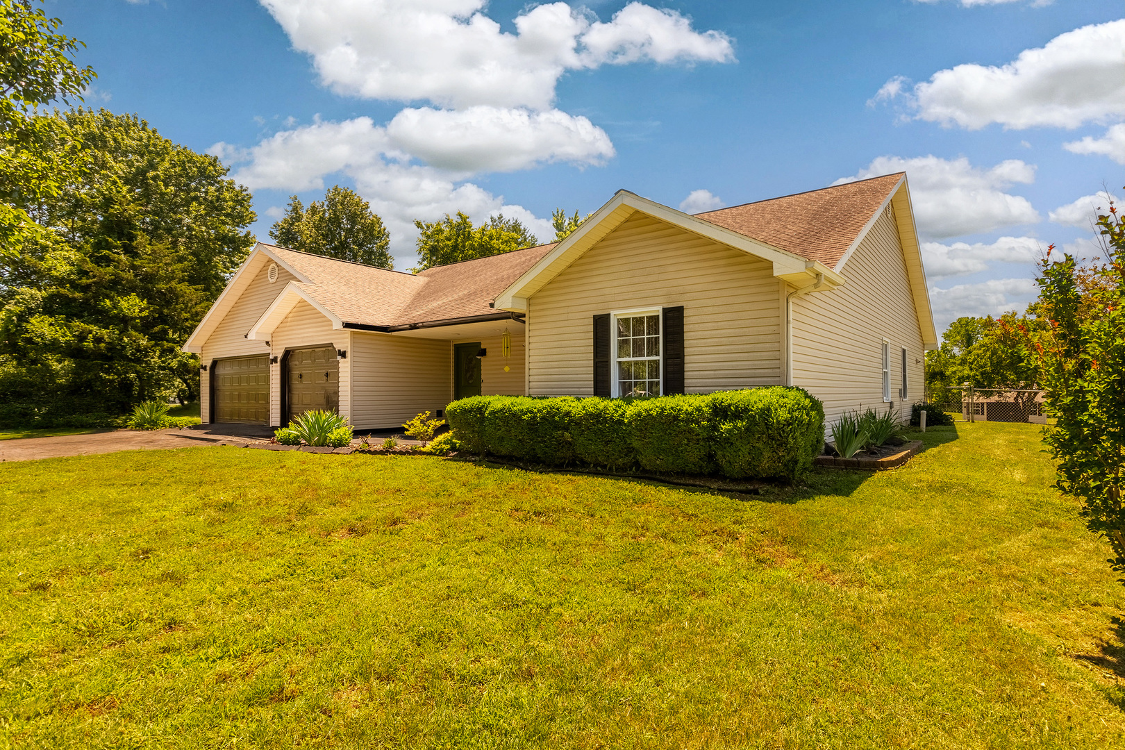 1437 Dogwood Road, Carbondale, IL