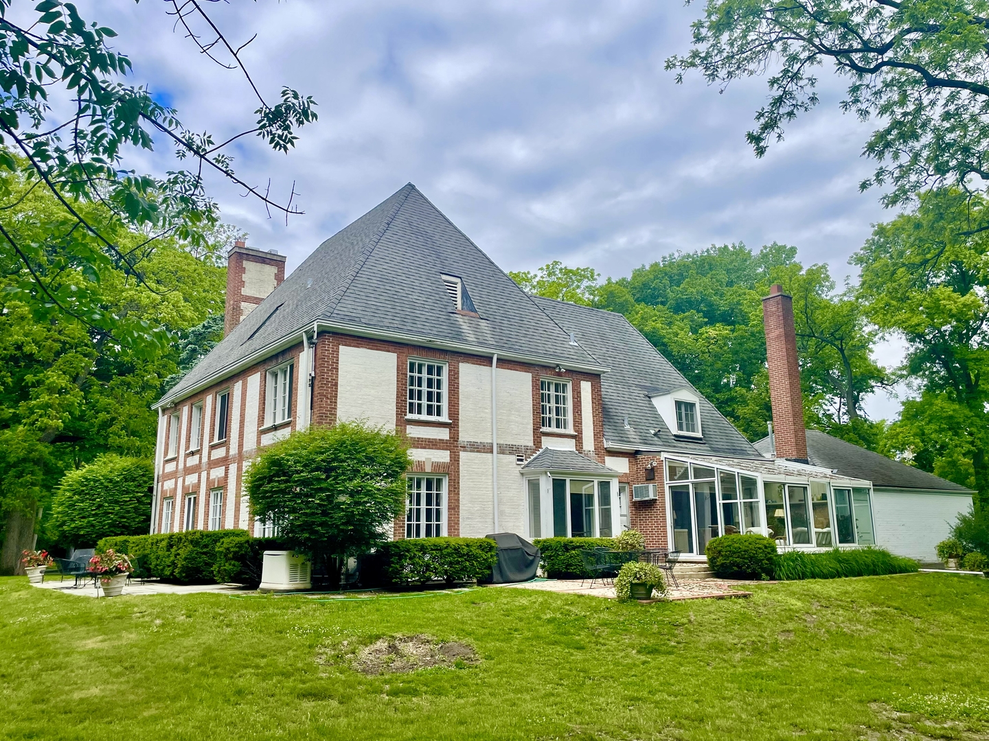220 Shadowood Lane, Northfield, IL