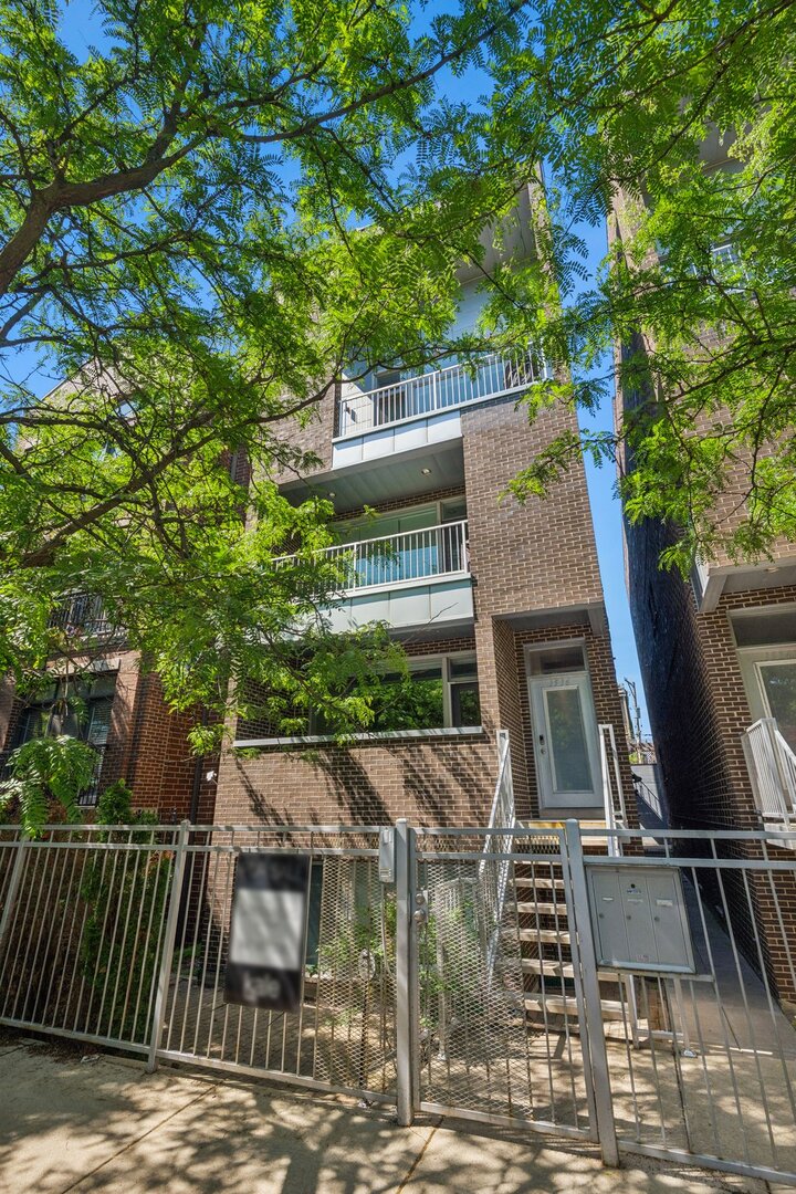1536 W Walton Street #3, Chicago, IL