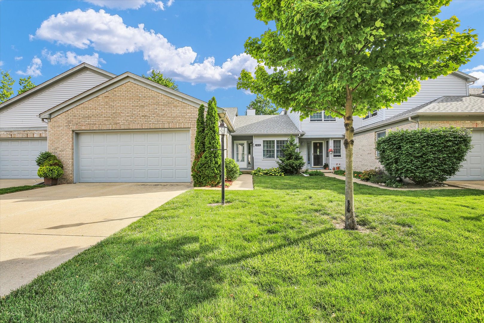 1212 Quail Run Drive, Savoy, IL