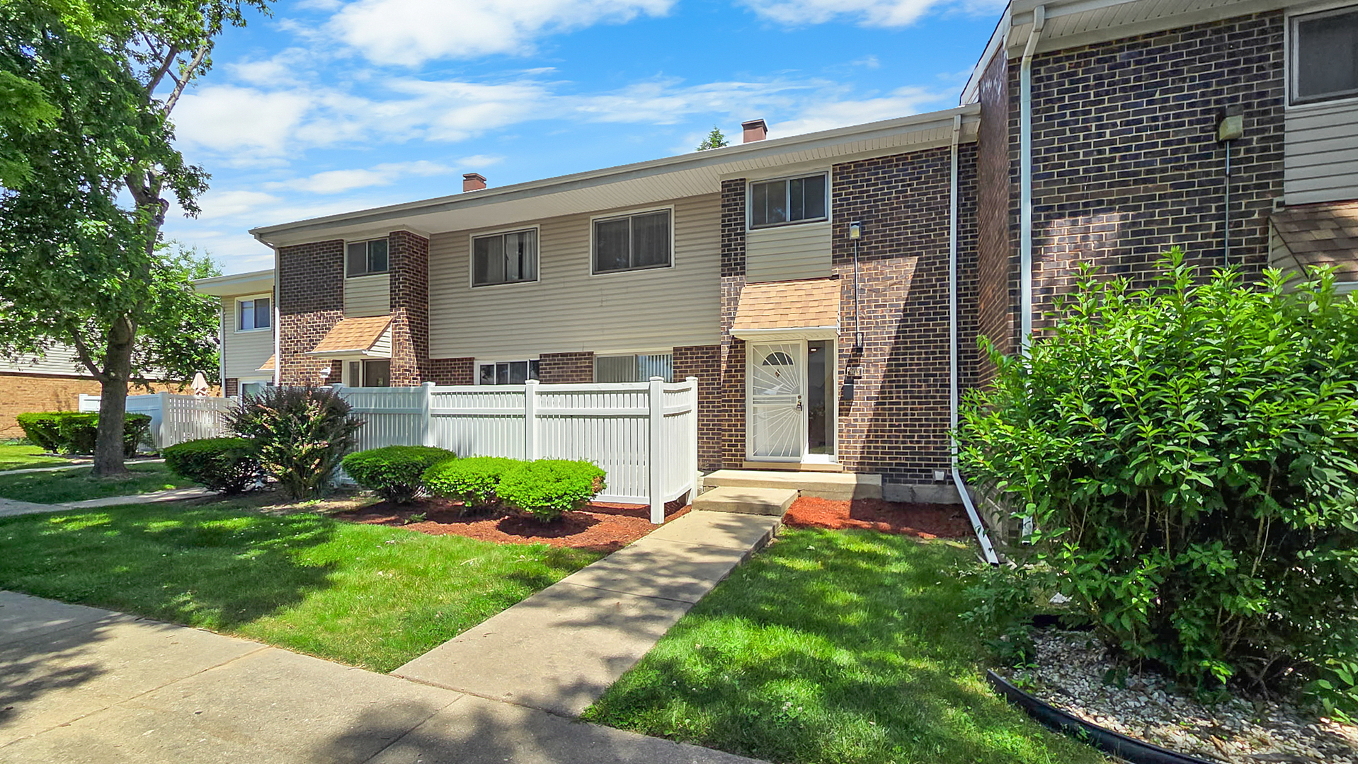 903 White Oak Lane, University Park, IL