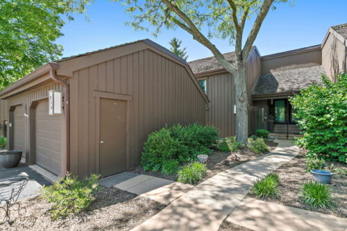 256 THORNHILL Lane #C, Lake Barrington, IL