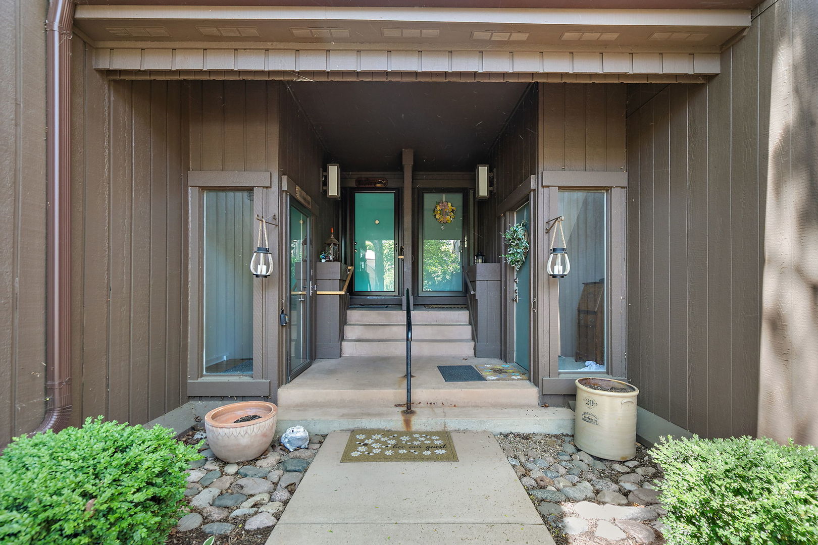 256 THORNHILL Lane #C, Lake Barrington, IL