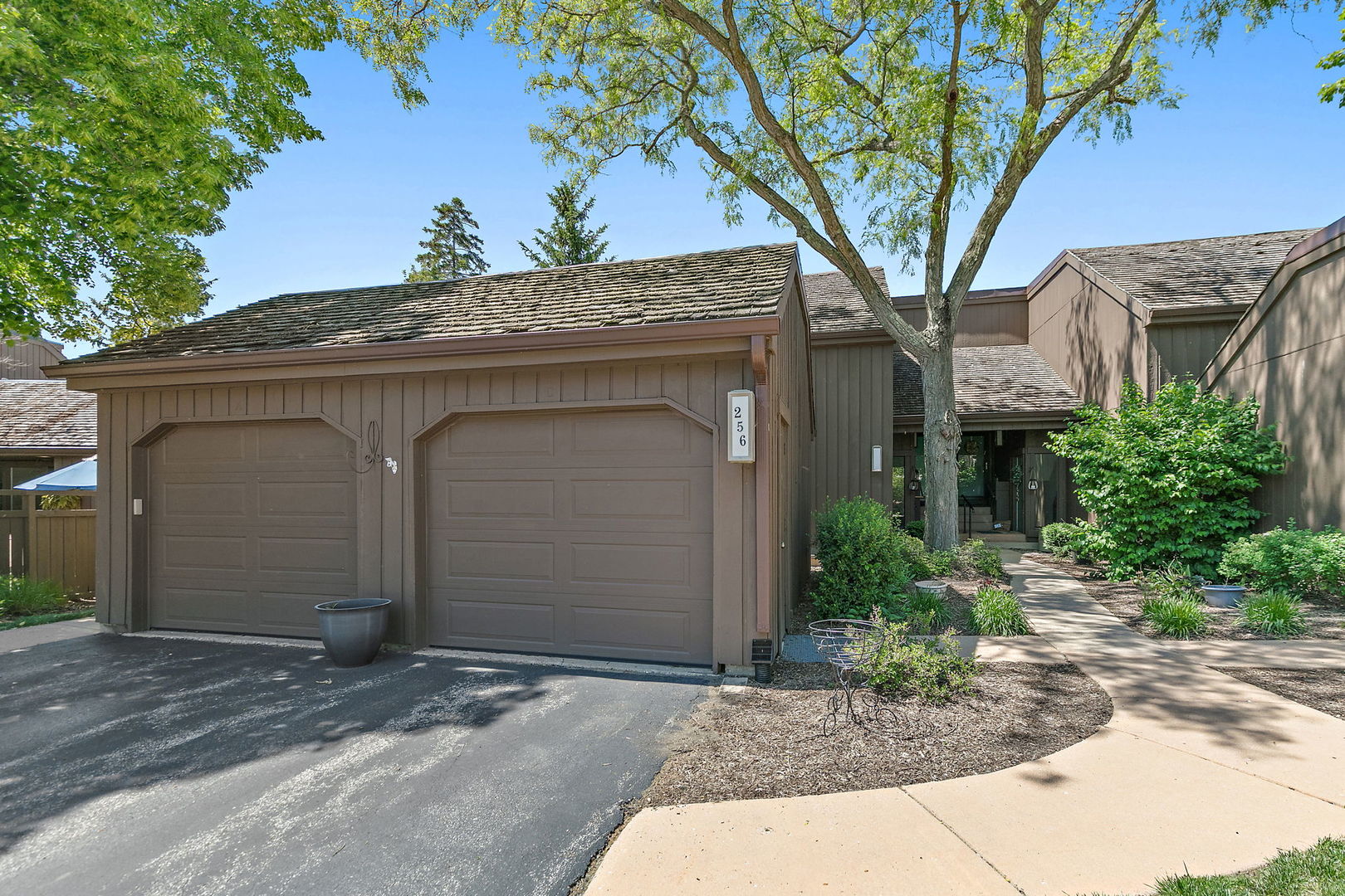 256 THORNHILL Lane #C, Lake Barrington, IL