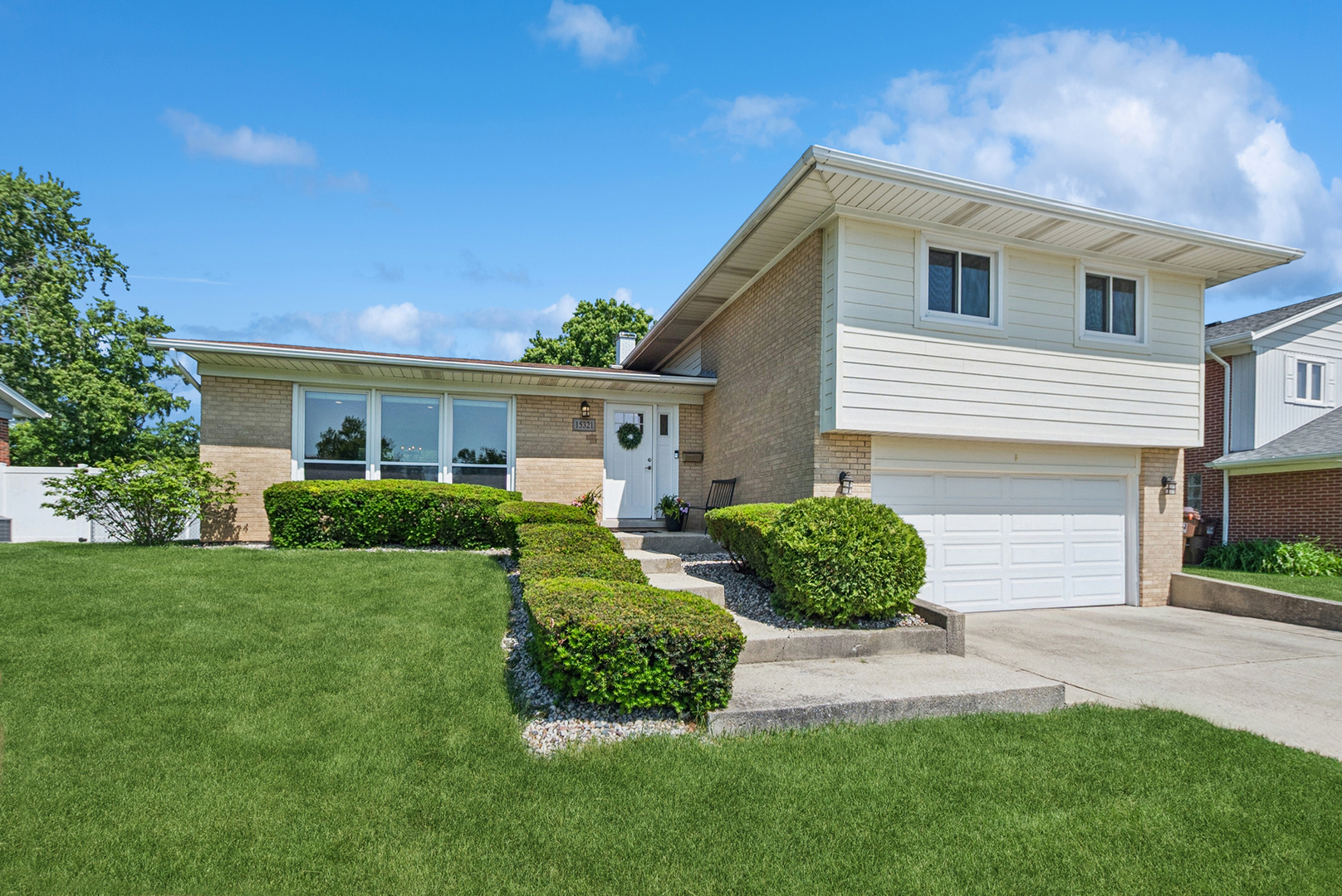 15321 Oak Road, Oak Forest, IL