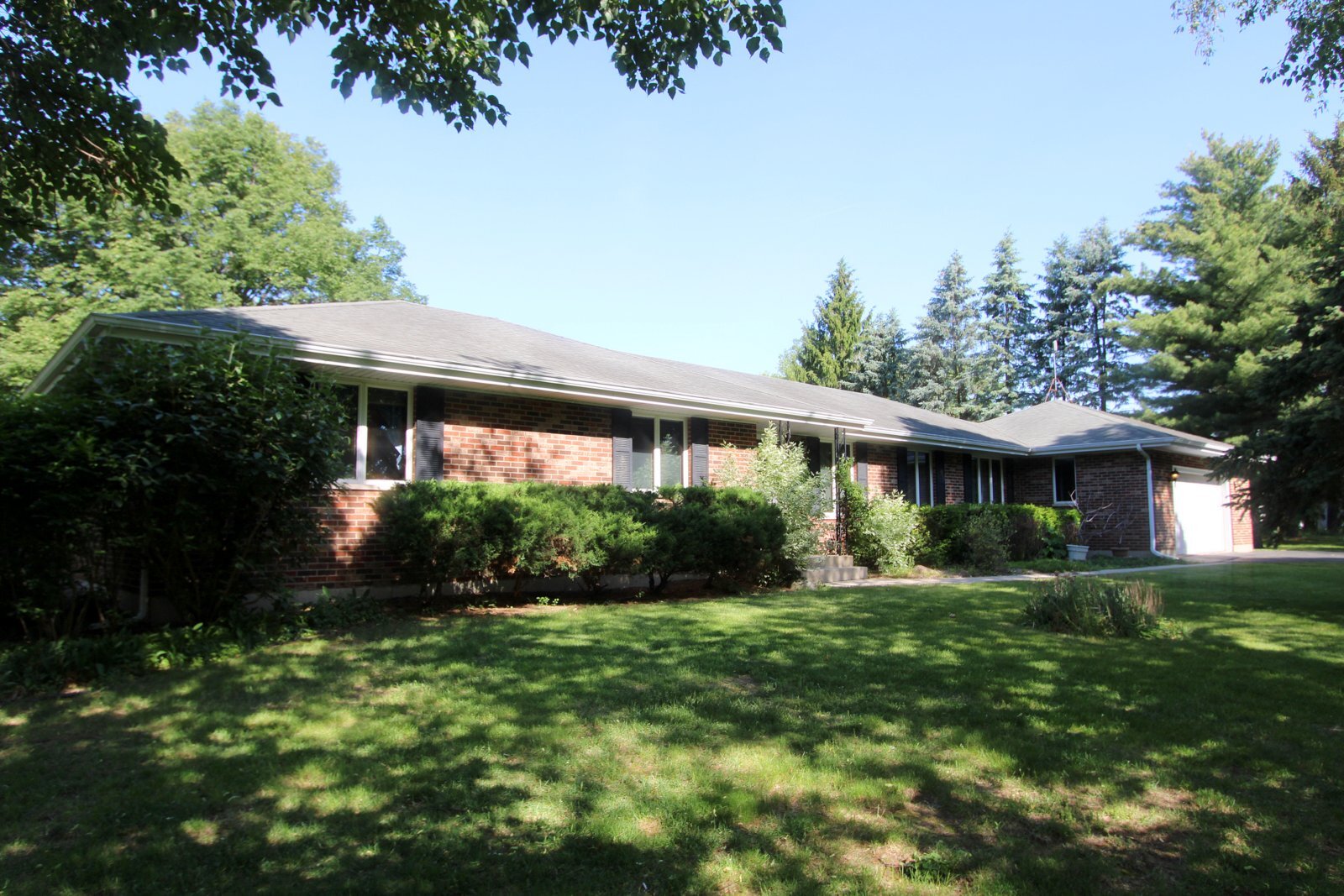 5217 Briarwood Road, Woodstock, IL