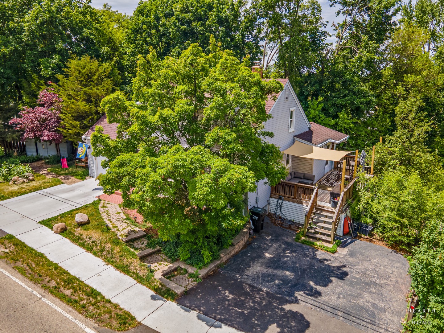 614 Algonquin Road, Fox River Grove, IL