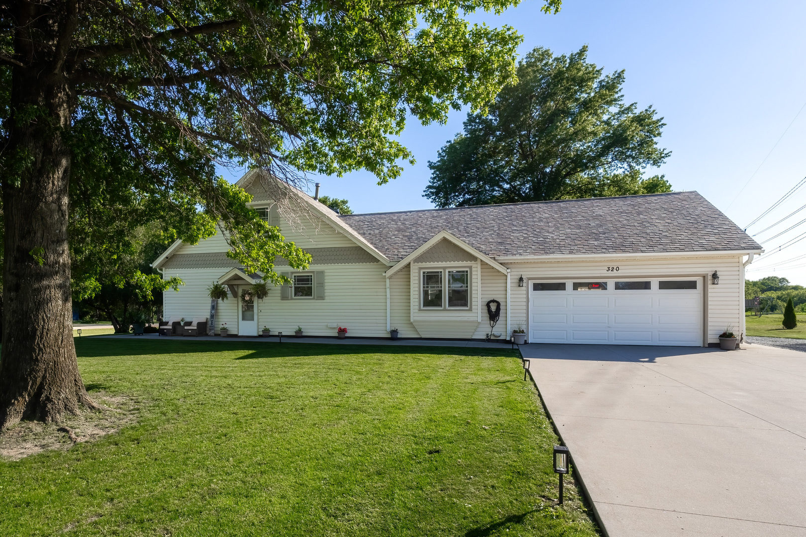 320 Valley Ridge Road, Blue Grass, IA